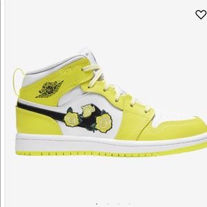 Air Jordan 1 Mid SE in yellow/black and white